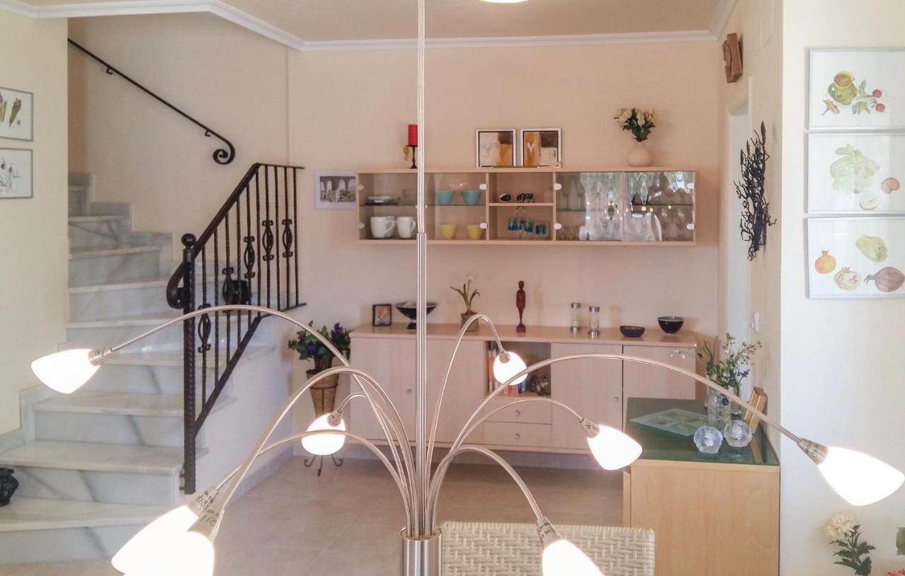 Cozy Home In Orihuela Costa With Kitchen Dehesa de Campoamor  Εξωτερικό φωτογραφία