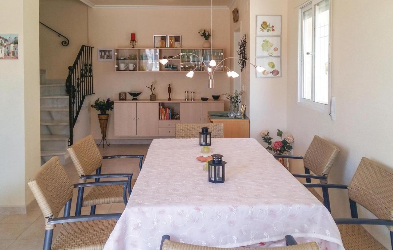 Cozy Home In Orihuela Costa With Kitchen Dehesa de Campoamor  Εξωτερικό φωτογραφία