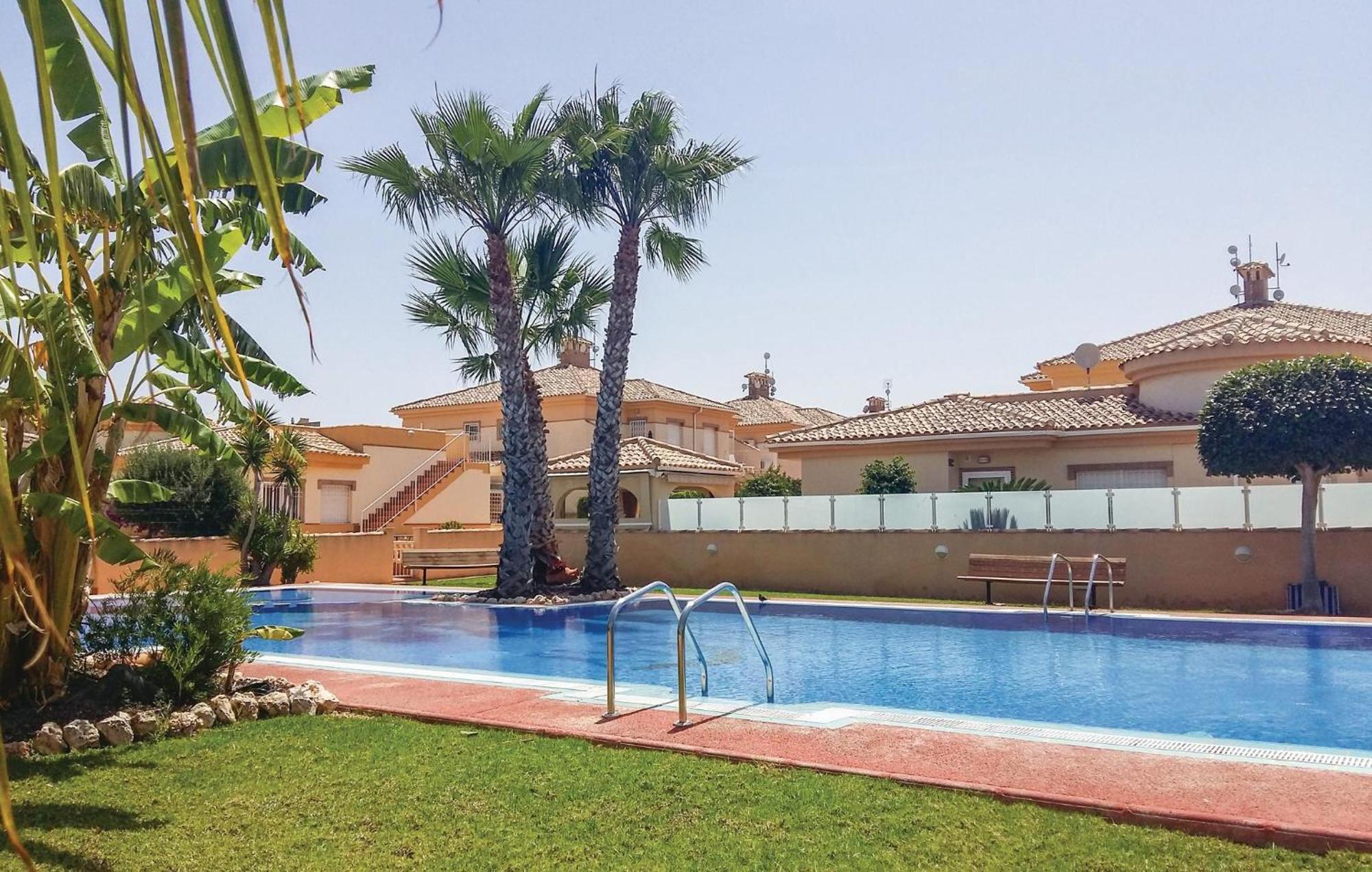 Cozy Home In Orihuela Costa With Kitchen Dehesa de Campoamor  Εξωτερικό φωτογραφία
